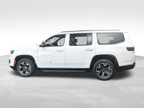 Used 2023 Jeep Wagoneer Series III w/ Preferred Equipment Group image 3