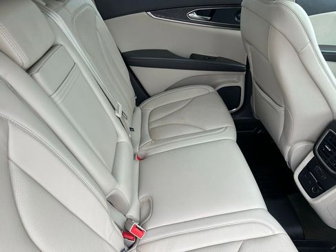 Used 2020 Lincoln Nautilus Reserve image 19