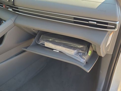 Used 2025 Hyundai Elantra Blue image 21