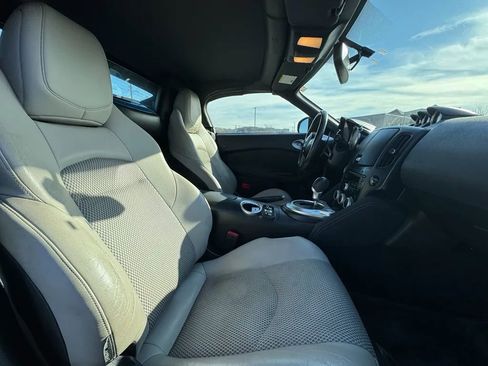 Used 2010 Nissan 370Z Touring image 21