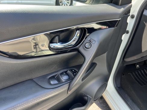 Used 2017 Nissan Rogue Sport SL w/ SL Premium Package image 13