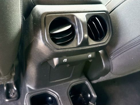 Used 2022 Jeep Wrangler Unlimited Sport image 28