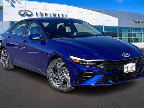 Used 2025 Hyundai Elantra SEL image 10