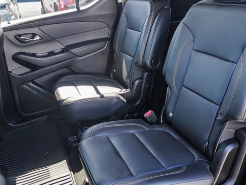 Used 2021 Chevrolet Traverse RS FWD image 18
