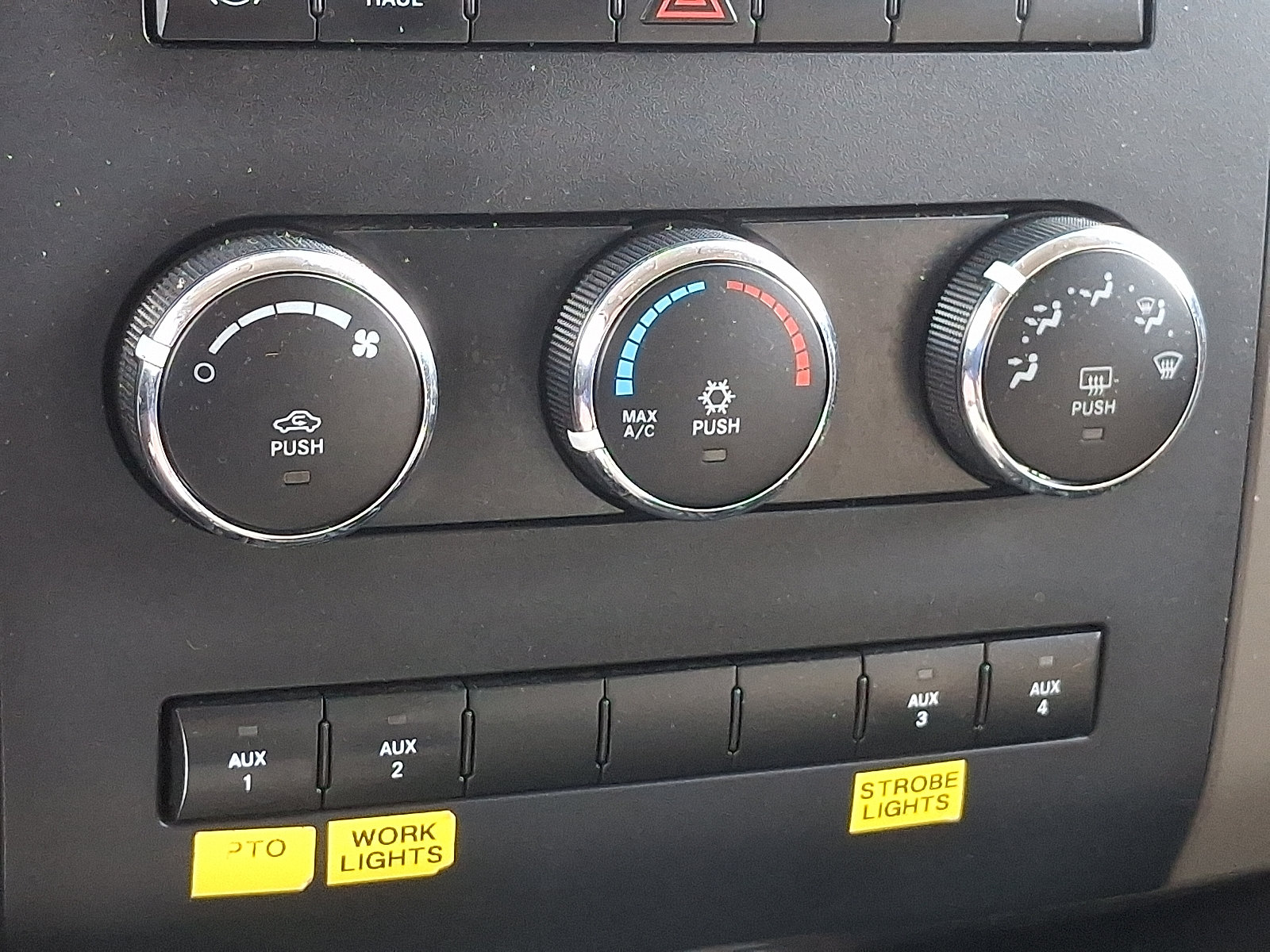 Used 2012 RAM 5500 4x4 Regular Cab w/ PWR & Remote Entry Group image 15