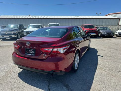 Used 2018 Toyota Camry LE w/ Convenience Package FWD image 5