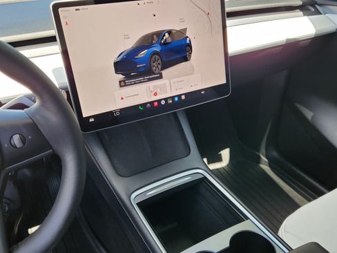 Used 2025 Tesla Model Y Long Range AWD/4WD image 25