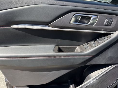 Used 2025 Ford Explorer ST-Line w/ Premium Package image 18