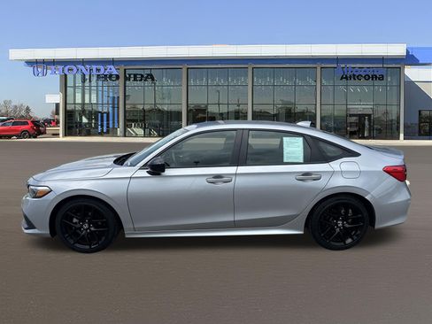 Used 2024 Honda Civic Sport image 2