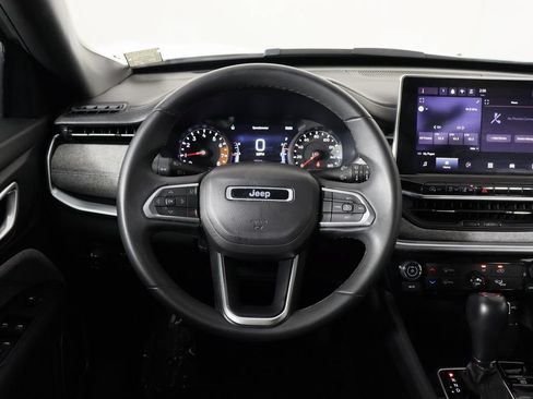 Used 2024 Jeep Compass Latitude AWD/4WD image 7