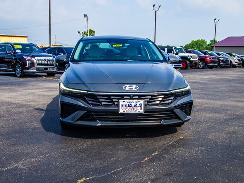 Used 2024 Hyundai Elantra Limited FWD image 2