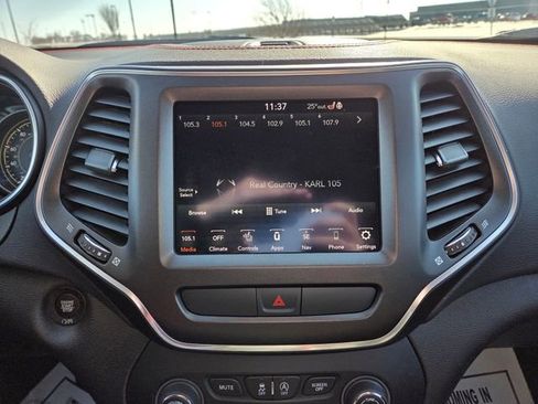 Used 2022 Jeep Cherokee Trailhawk image 26