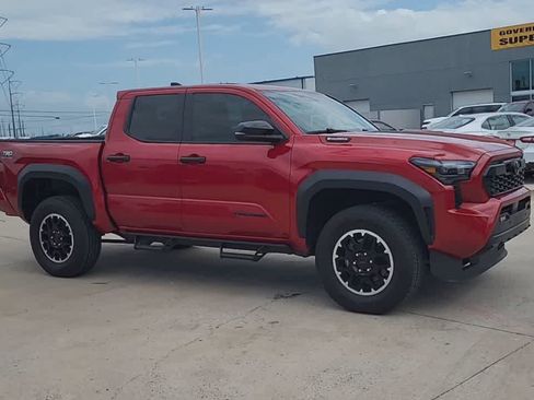 Used 2025 Toyota Tacoma TRD Off-Road w/ TRD Off Road Upgrade Package AWD/4WD image 9