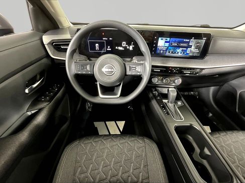 Used 2025 Nissan Kicks SV w/ SV Premium Package image 8