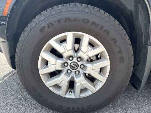 Used 2022 Nissan Frontier SV AWD/4WD image 4
