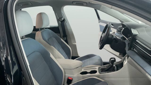 Used 2026 Volkswagen Jetta SE FWD image 12