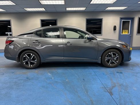 Used 2025 Nissan Sentra SV w/ Trunk Package image 2