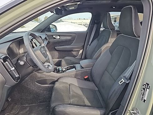 Certified 2023 Volvo XC40 Recharge Plus image 3