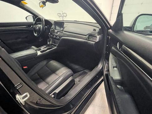 Used 2018 Honda Accord Sport image 25