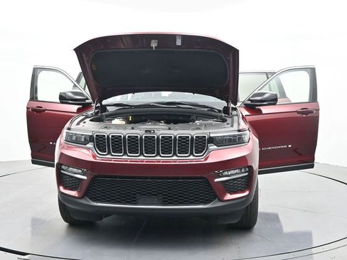 Used 2022 Jeep Grand Cherokee Limited image 44