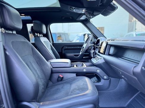 Used 2023 Land Rover Defender 90 V8 image 22