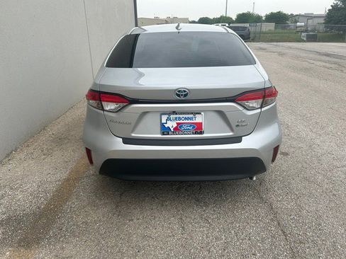 Used 2025 Toyota Corolla LE FWD image 4