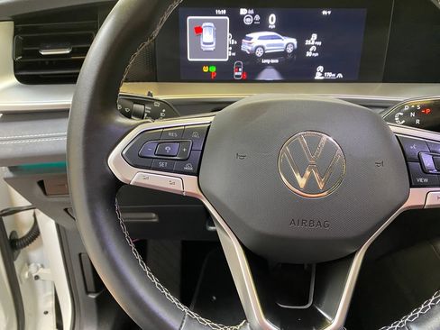 Used 2026 Volkswagen Tiguan SE AWD/4WD image 33