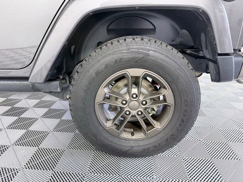 Used 2016 Jeep Wrangler Unlimited Sahara image 28