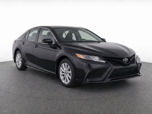 Used 2024 Toyota Camry SE FWD image 2