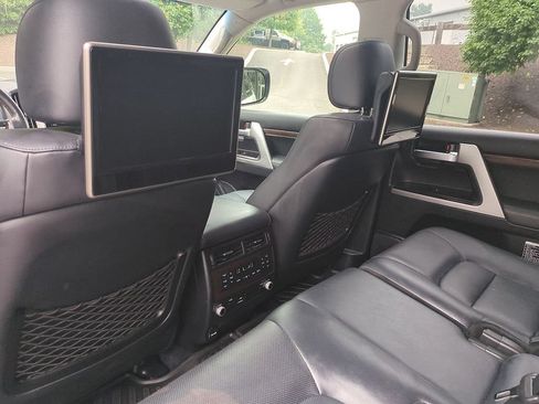 Used 2016 Toyota Land Cruiser w/ Four Season Floor Mat Package AWD/4WD image 13