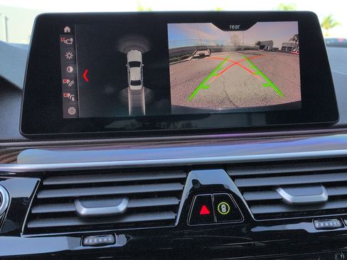 Used 2019 BMW 530e w/ Convenience Package image 25