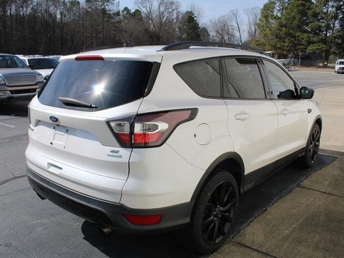 Used 2017 Ford Escape SE w/ Equipment Group 201A FWD image 3