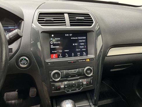 Used 2019 Ford Explorer XLT w/ Equipment Group 202A AWD/4WD image 20