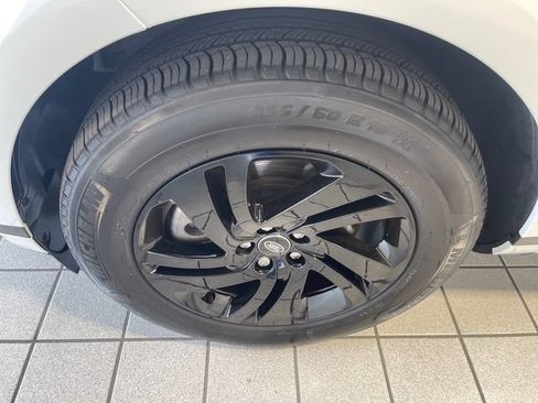 Used 2025 Land Rover Range Rover Evoque S AWD/4WD image 5
