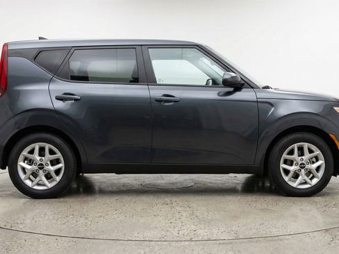 Used 2025 Kia Soul LX w/ LX Technology Package FWD image 11