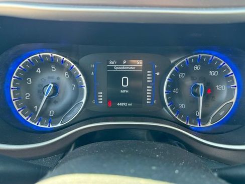 Used 2023 Chrysler Voyager LX FWD image 15