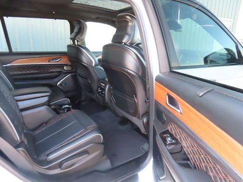 Used 2023 Jeep Grand Cherokee L Summit image 31