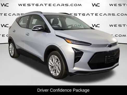 Used 2023 Chevrolet Bolt EUV LT w/ Driver Confidence Package FWD image 4