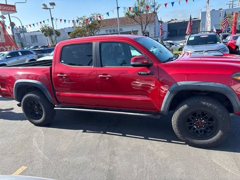 Used 2017 Toyota Tacoma TRD Pro AWD/4WD image 3