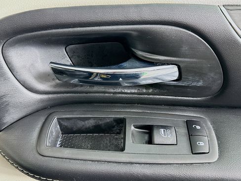 Used 2019 Dodge Grand Caravan SXT image 29