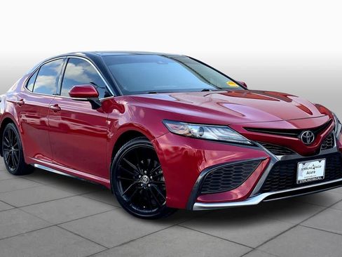 Used 2021 Toyota Camry XSE image 2