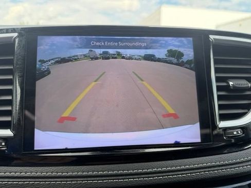 Used 2025 Chrysler Pacifica Limited FWD image 27