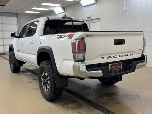 Used 2022 Toyota Tacoma TRD Off-Road image 8