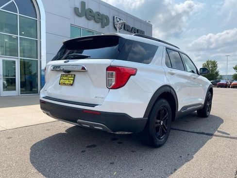 Used 2021 Ford Explorer XLT w/ Equipment Group 202A AWD/4WD image 5