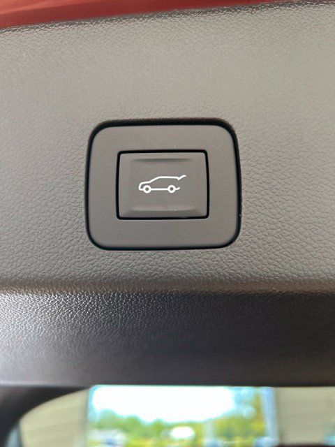 Used 2025 Buick Encore GX Avenir w/ Avenir Technology Package AWD/4WD image 9