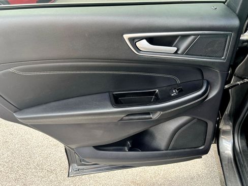Used 2020 Ford Edge Titanium image 14