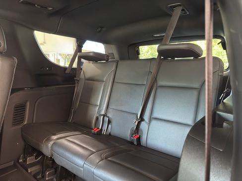 Used 2021 Chevrolet Suburban LT image 8