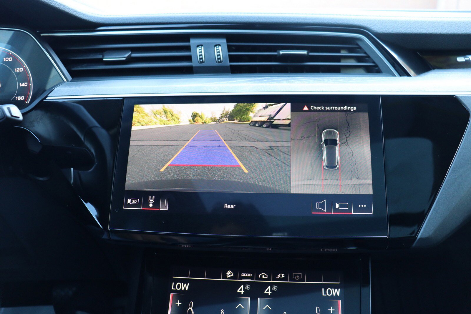 Used 2024 Audi Q8 e-tron Premium Plus AWD/4WD image 26