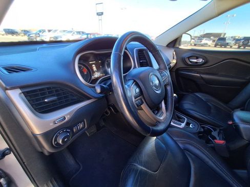 Used 2017 Jeep Cherokee Limited image 9