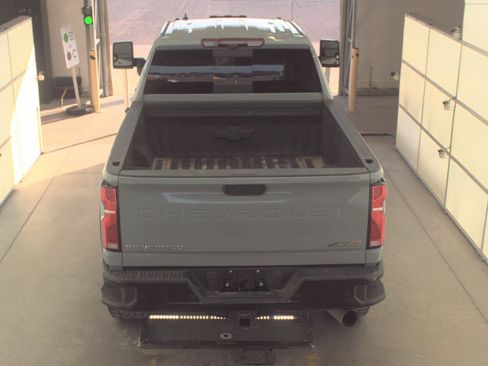 Used 2025 Chevrolet Silverado 2500 ZR2 w/ Technology Package image 7